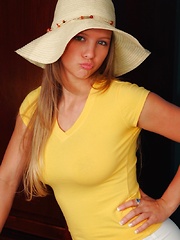 Dawson Wears a Sunhat